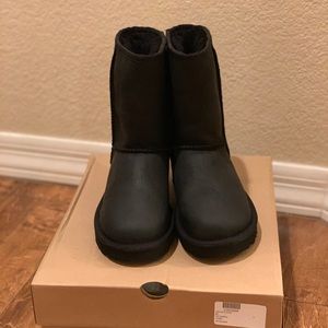 New Ugg classic short leather boots